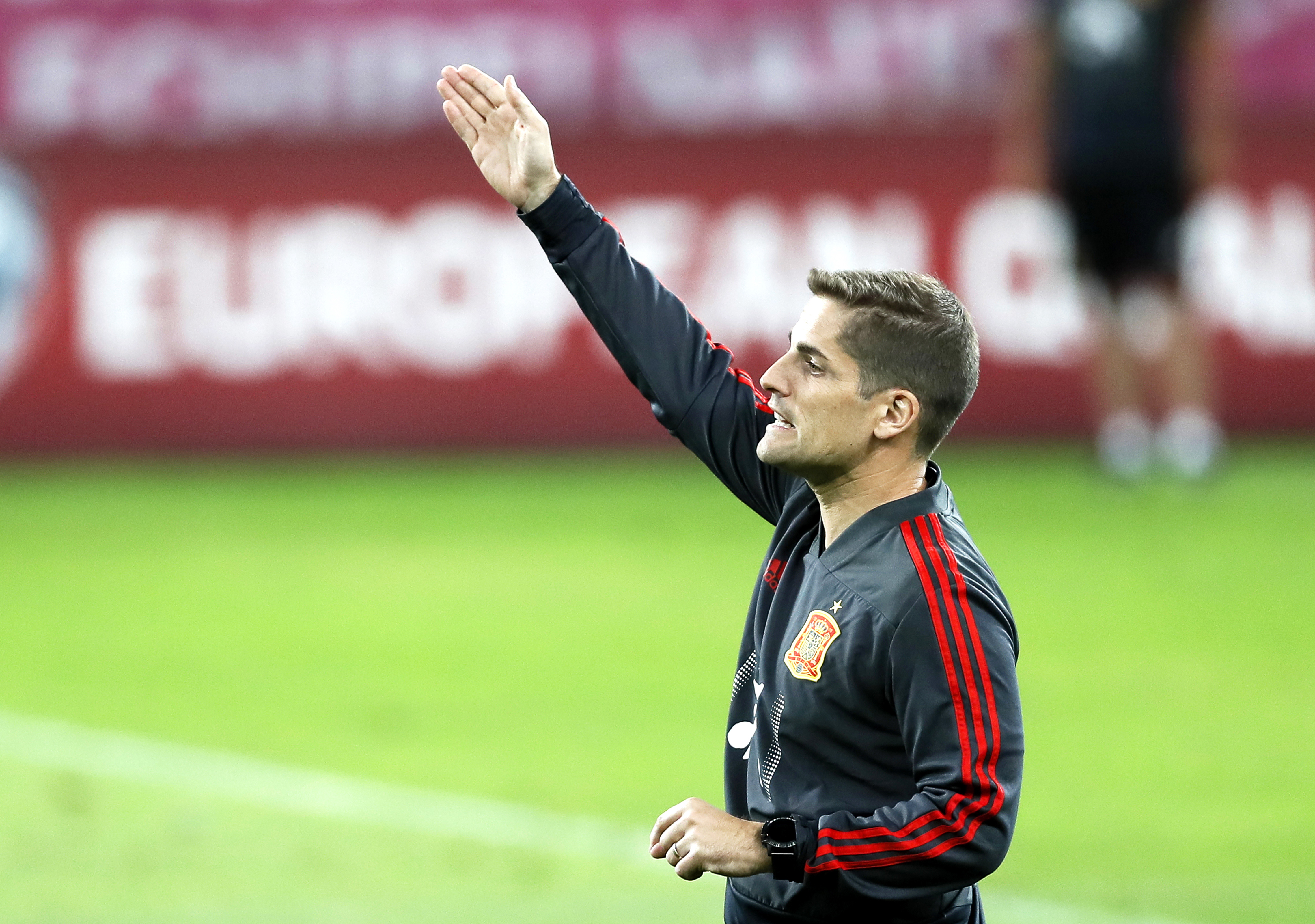 西班牙队备战罗马尼亚，胜负难分看点颇多