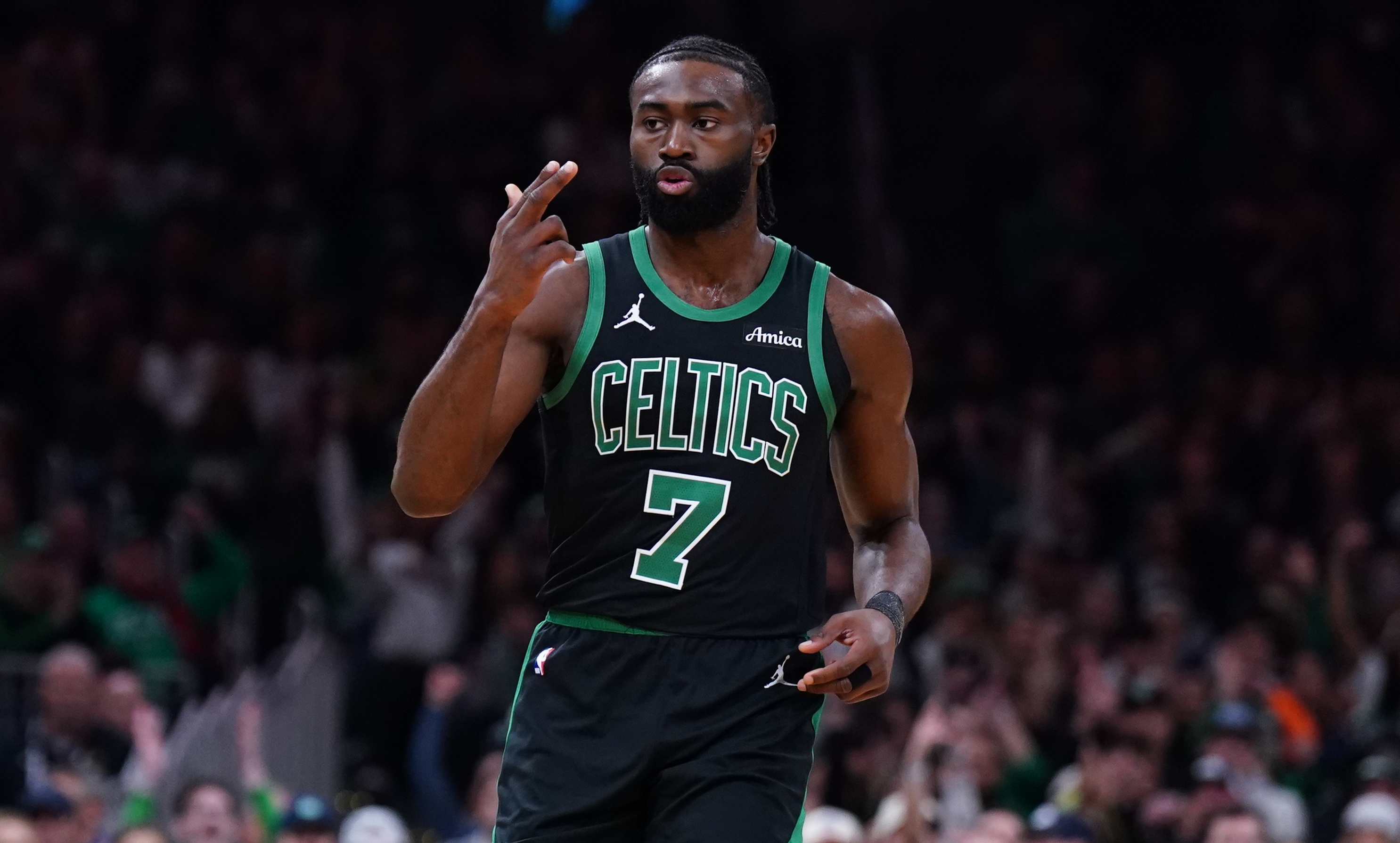 凯尔特人后卫狂砍+，带领球队取得胜利的简单介绍