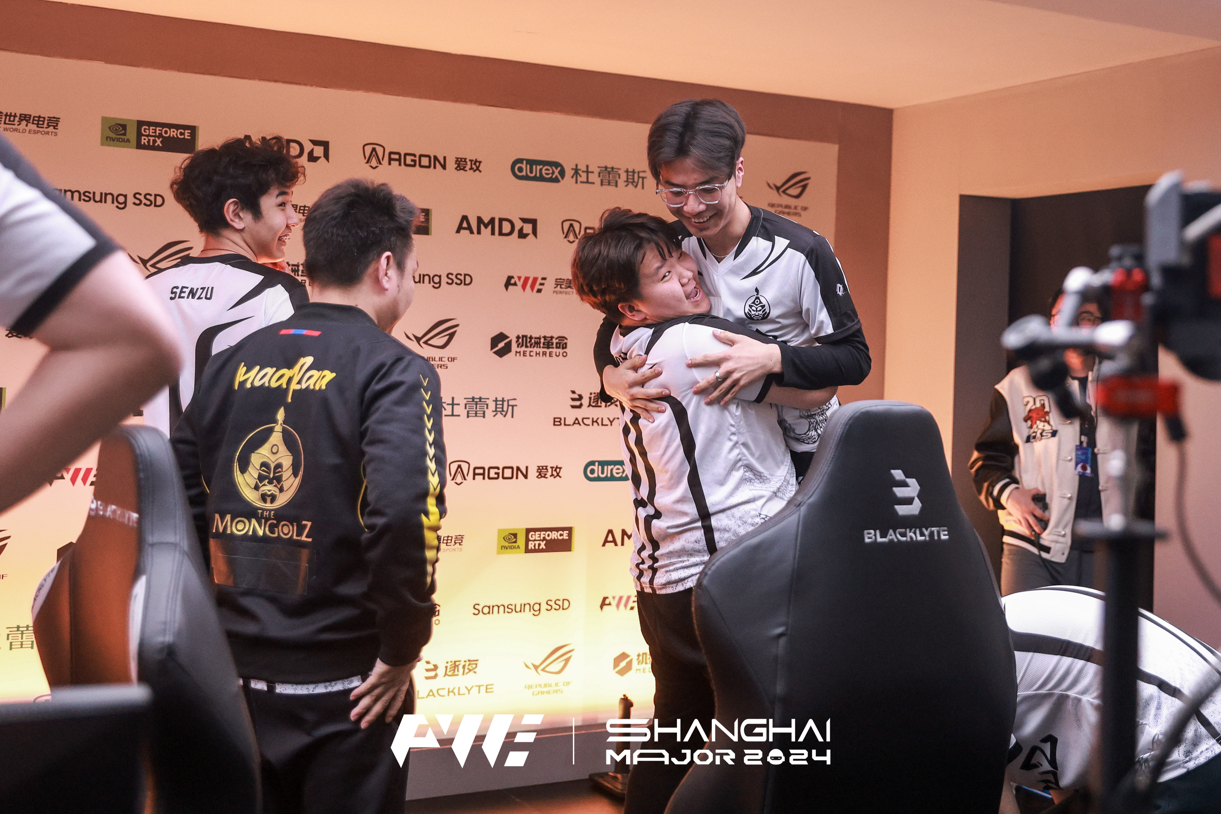 豪门球队交战!火爆对决即将展开 豪门球队交战!火爆对决即将展开