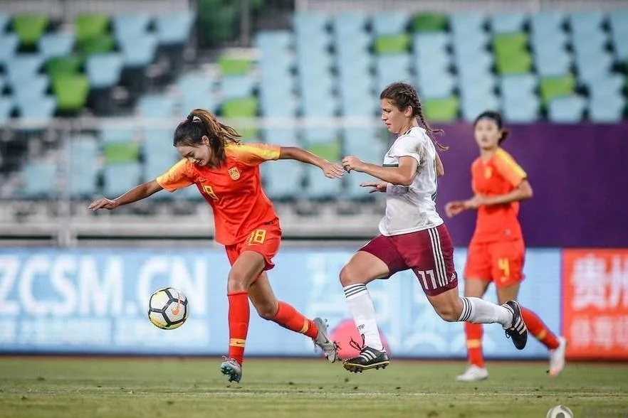 墨西哥女足轻松击败对手，喜获胜利