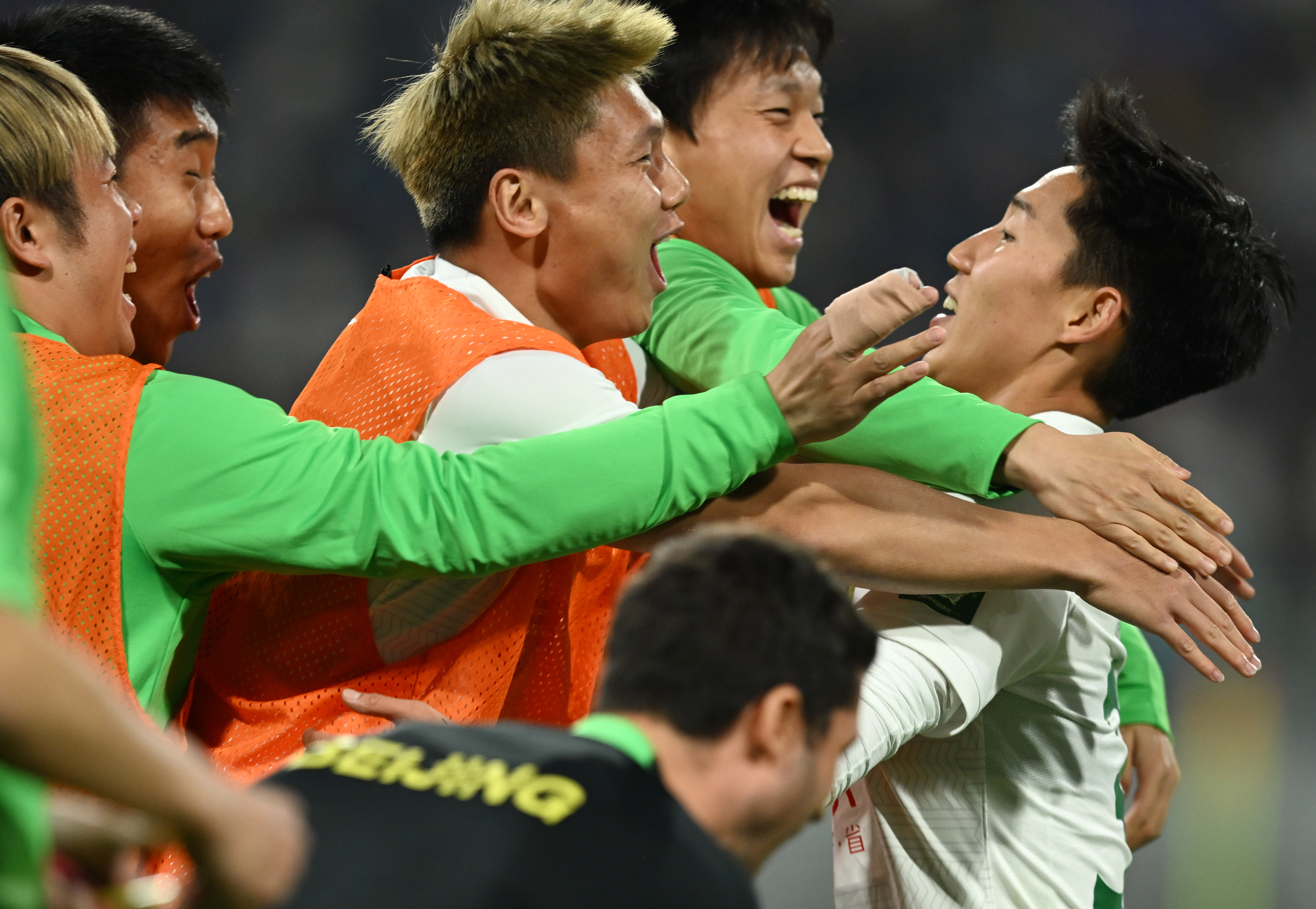 爱游戏在线登录-包含北京国安大胜江苏苏宁，本轮中超最佳表现的词条