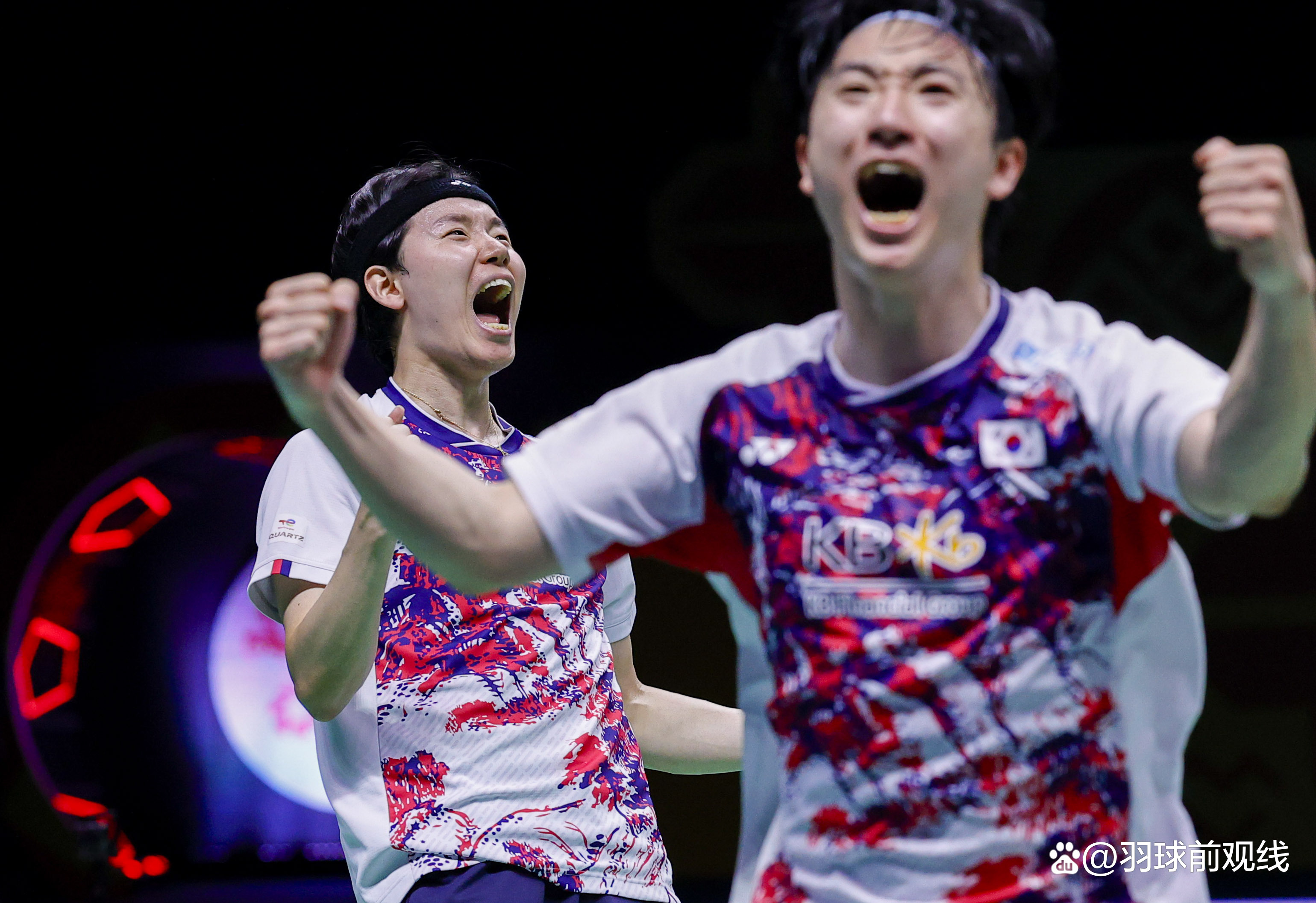 泰国选手在举重比赛中夺得金牌 泰国选手在举重比赛中夺得金牌