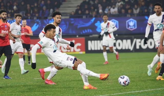 关于巴黎圣日耳曼取得七连胜,法甲豪门稳居积分榜首的信息 关于巴黎圣日耳曼取得七连胜,法甲豪门稳居积分榜首的信息