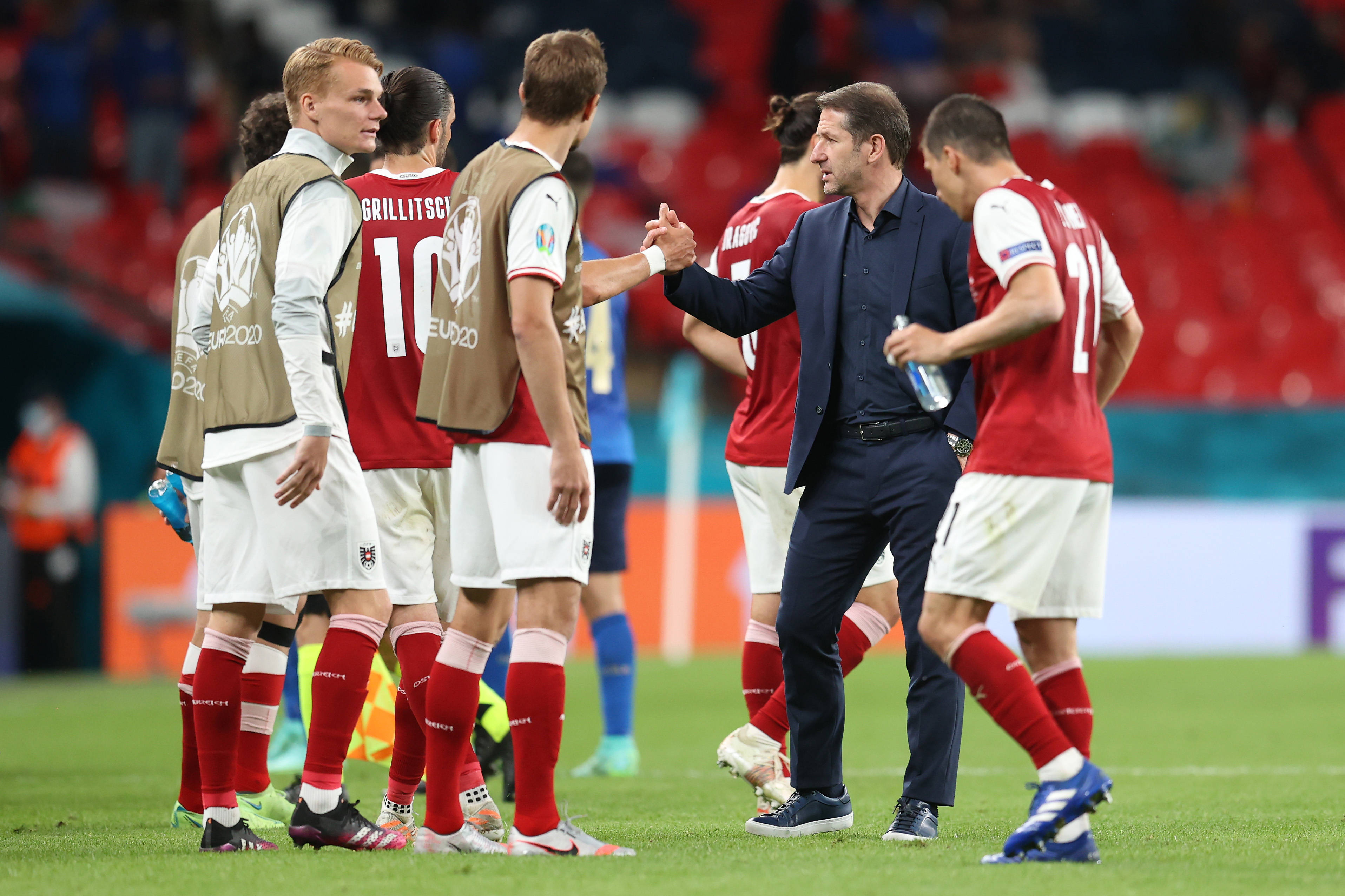 爱游戏官网-欧预赛比赛场上热闹非凡，实力碰撞的简单介绍