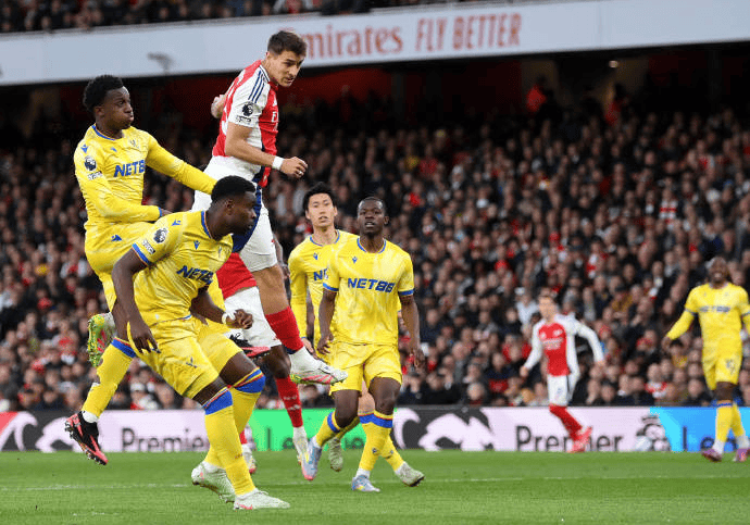 爱游戏网页版-利物浦再度夺冠，球队士气高昂