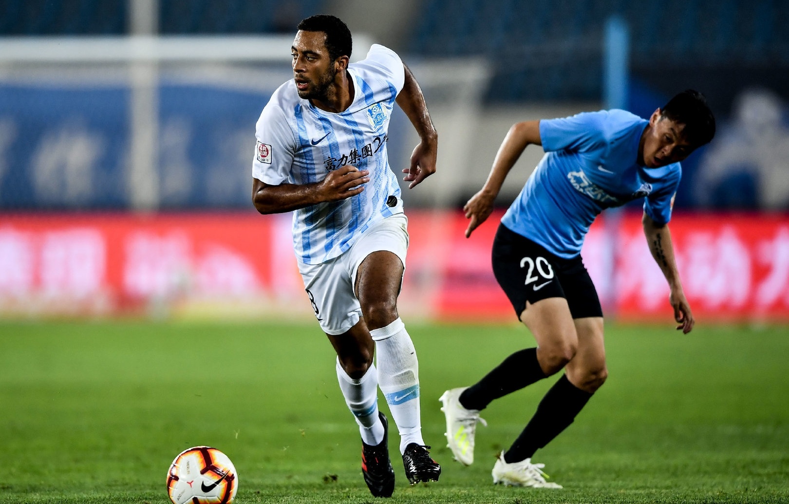 富力主场逼平泰达，难解胜负