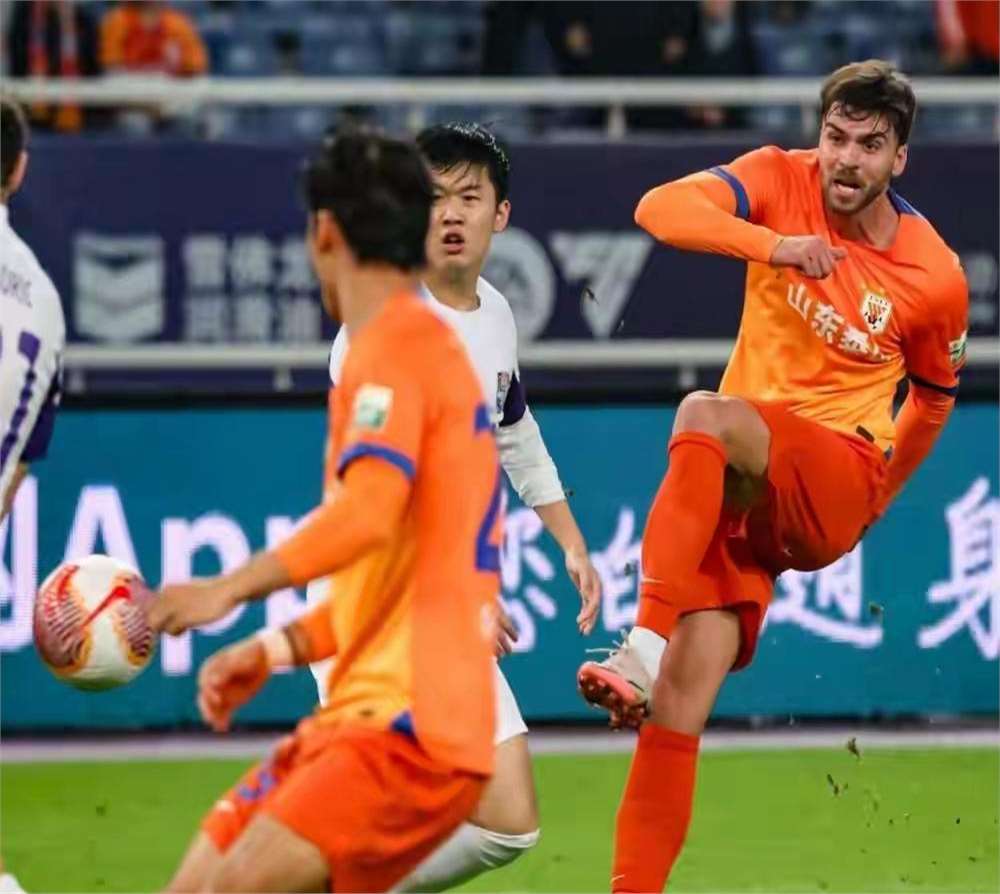 爱游戏官方登录入口-济南泰山遭逢惨败，保级压力不容小觑