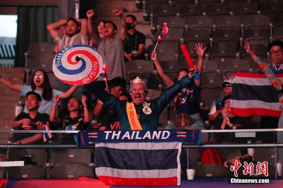 泰国球队球迷近距离支持本土英雄 泰国球队球迷近距离支持本土英雄