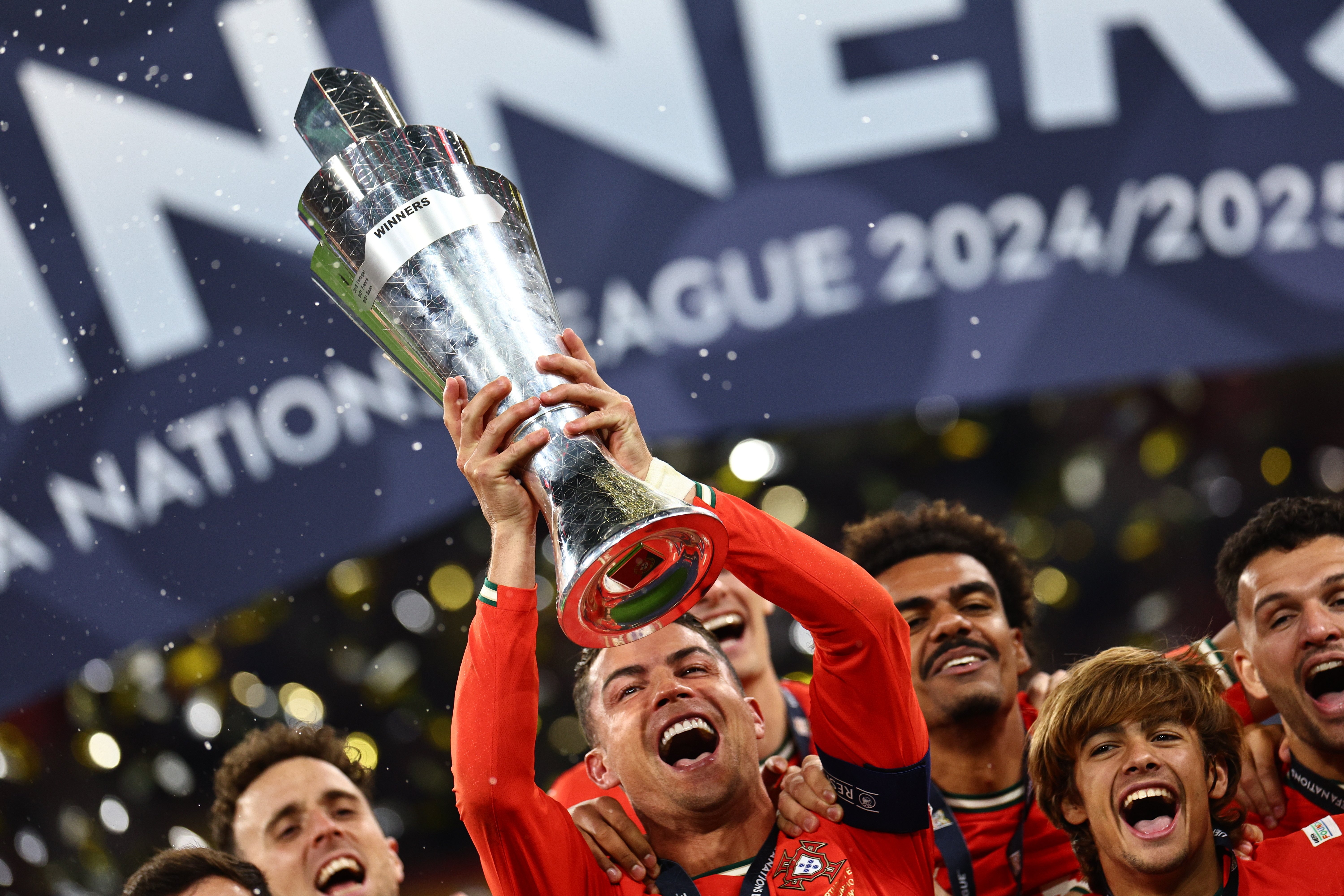 爱游戏网页版登录入口-关于欧洲联赛激战正酣，球队全力以赴拼搏的信息