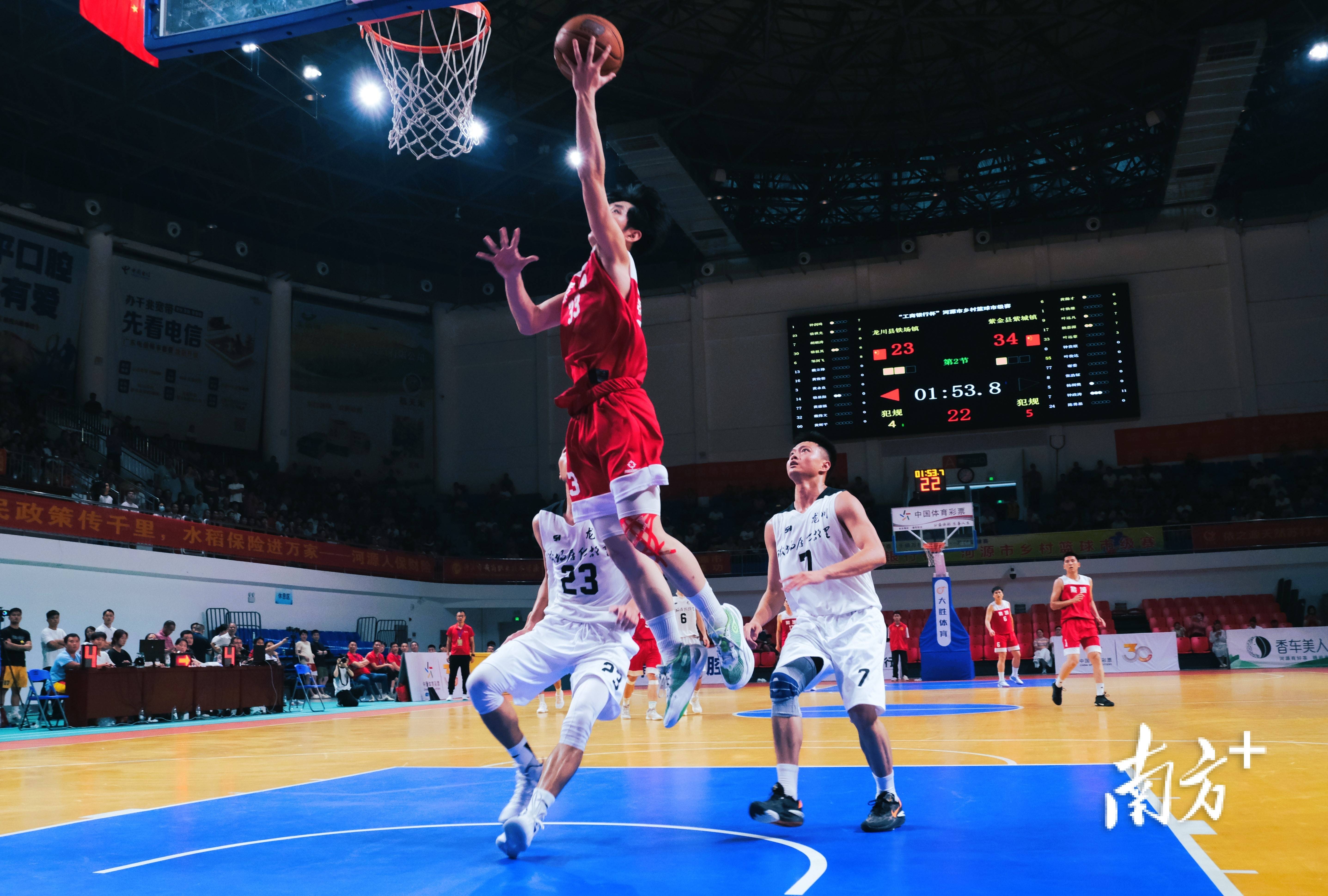 一场精彩的篮球盛宴，万人空巷涌入球场的简单介绍