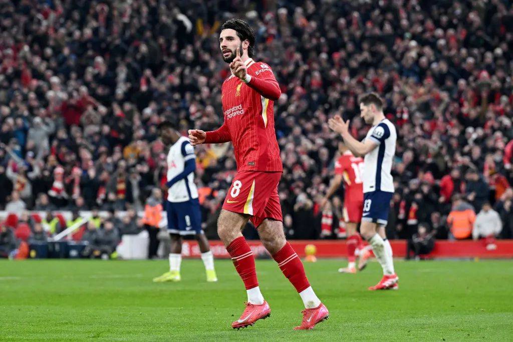 包含热刺后防线表现出色，成功挡下多次进攻的词条