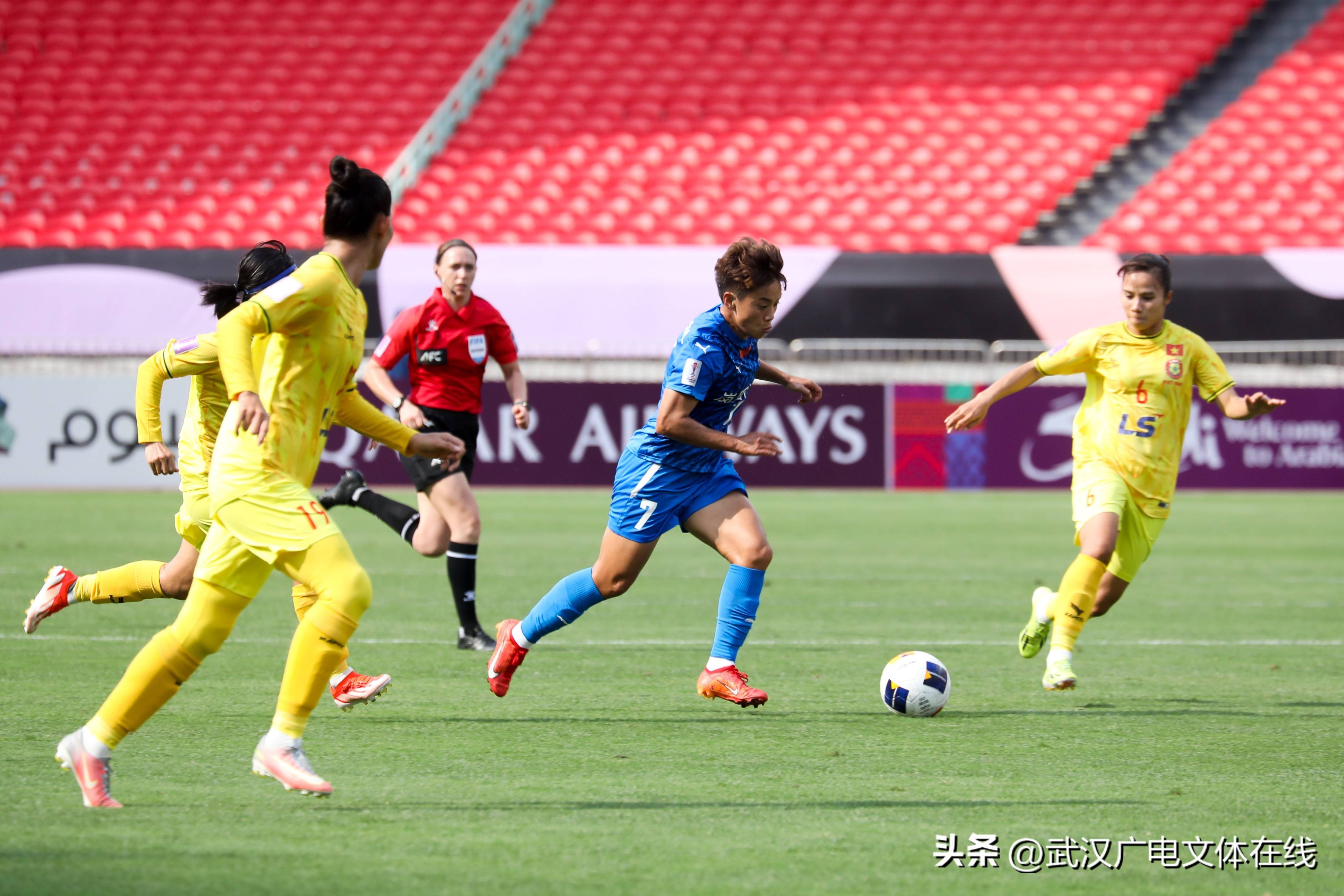 委内瑞拉女足主教练布置新战术,争取晋级机会 委内瑞拉女足主教练布置新战术,争取晋级机会