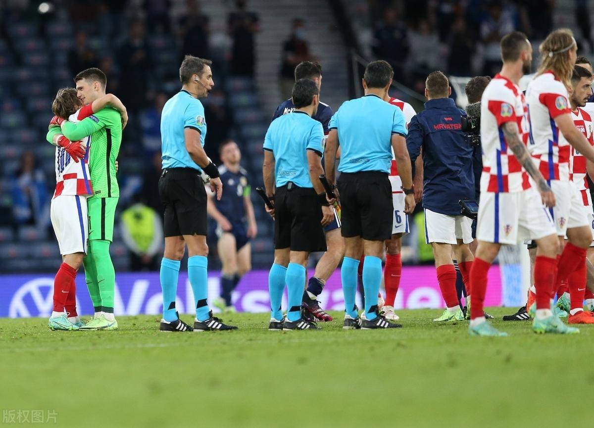 包含克罗地亚大胜苏格兰，晋级欧锦赛强赛场的词条