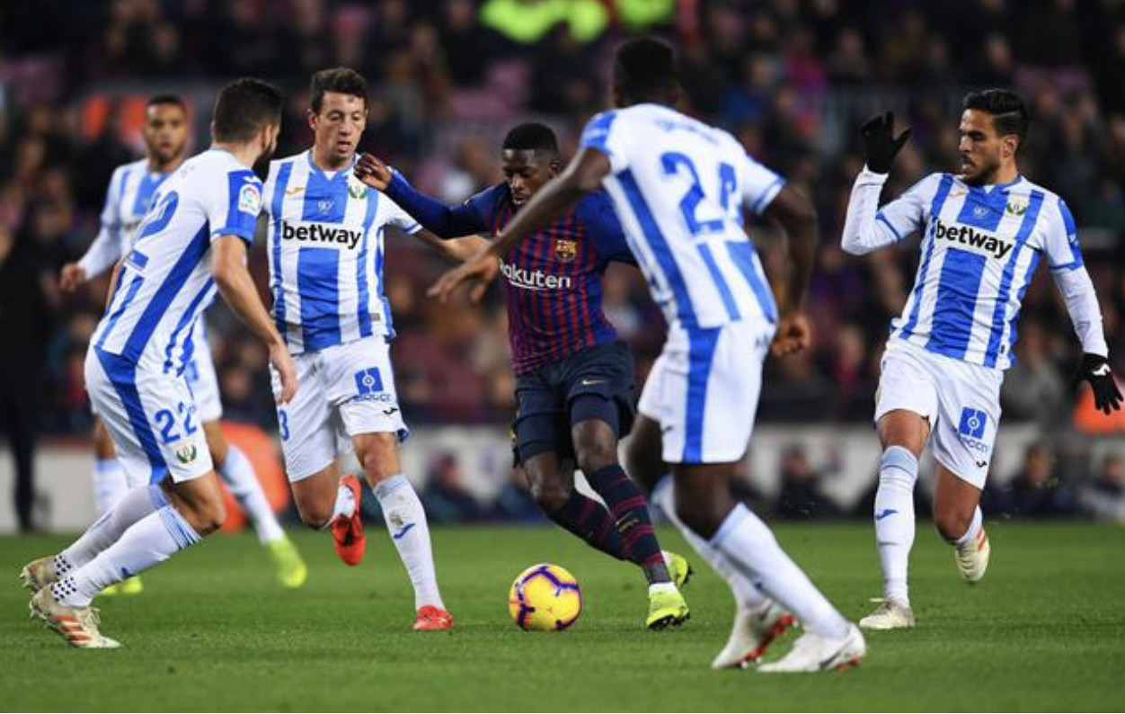 包含埃瓦尔逼平莱加内斯，表现出色的词条