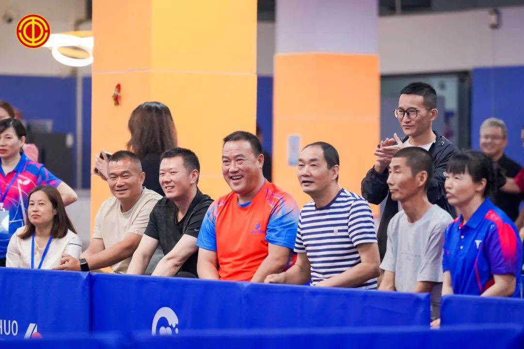 爱游戏官方登录入口-关于看球赛热情高涨，精彩瞬间牢牢吸引目光短暂的信息