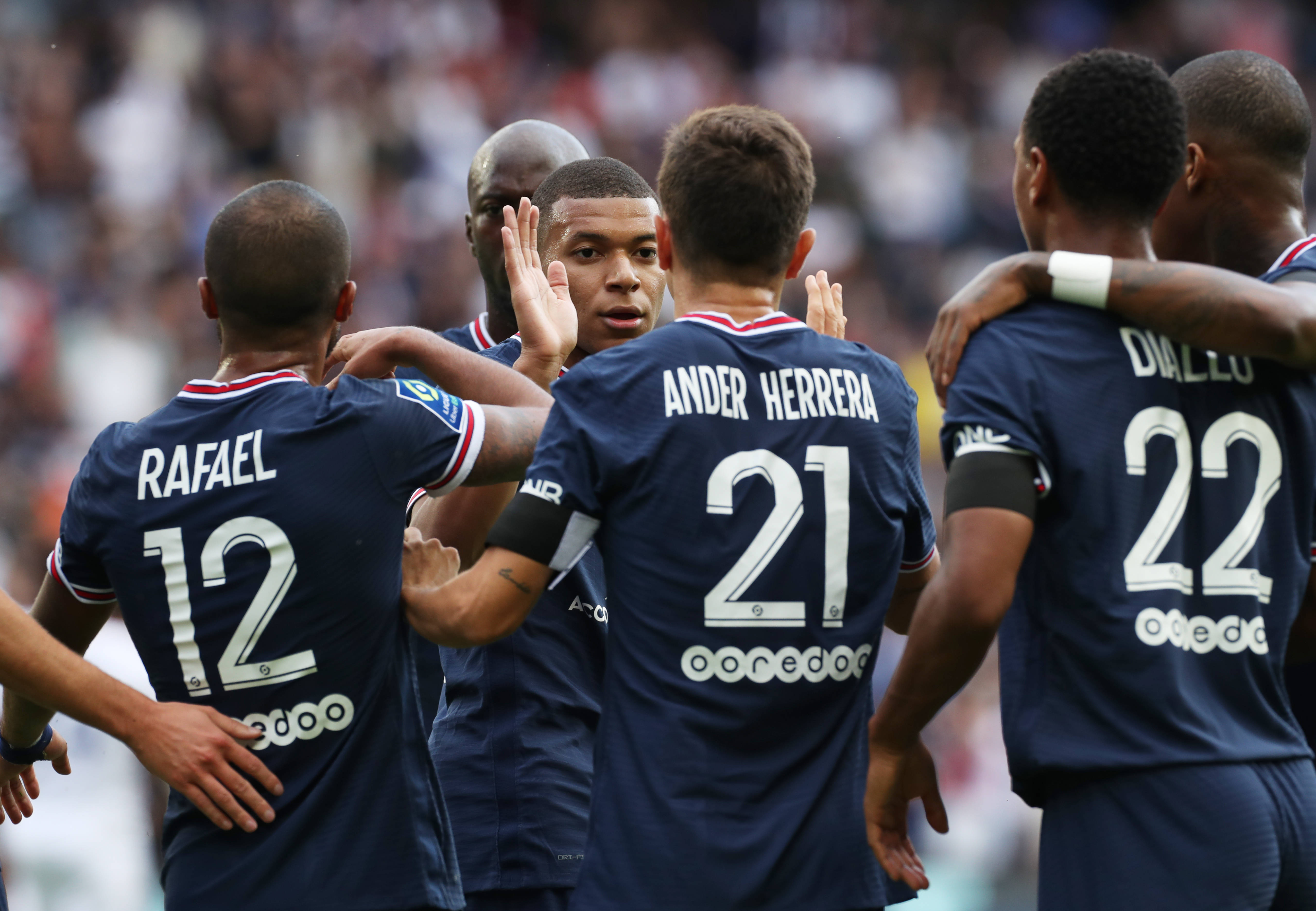 比赛结束，球员精湛表现获得称赞