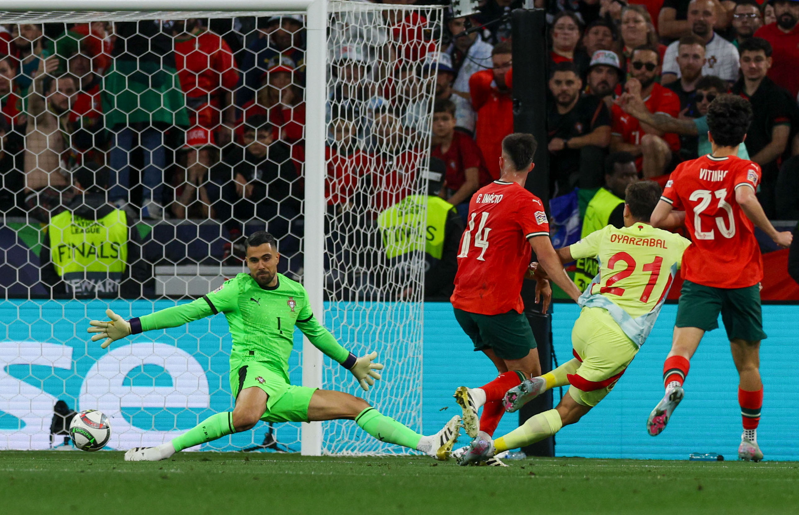 爱游戏官网网页版入口-包含葡萄牙运动员表现出色，成功晋级淘汰赛的词条