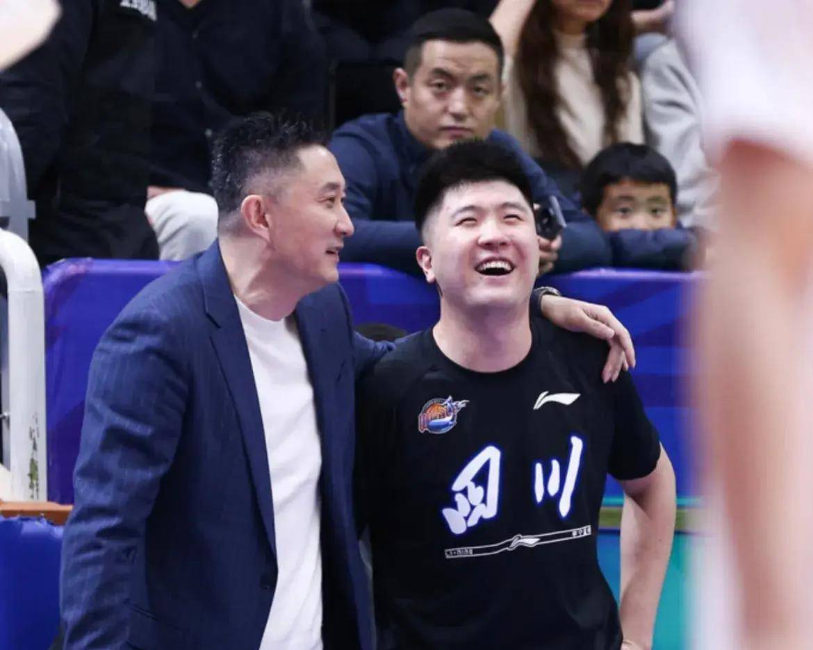 年轻球员冲破重围,带领球队取胜 年轻球员冲破重围,带领球队取胜