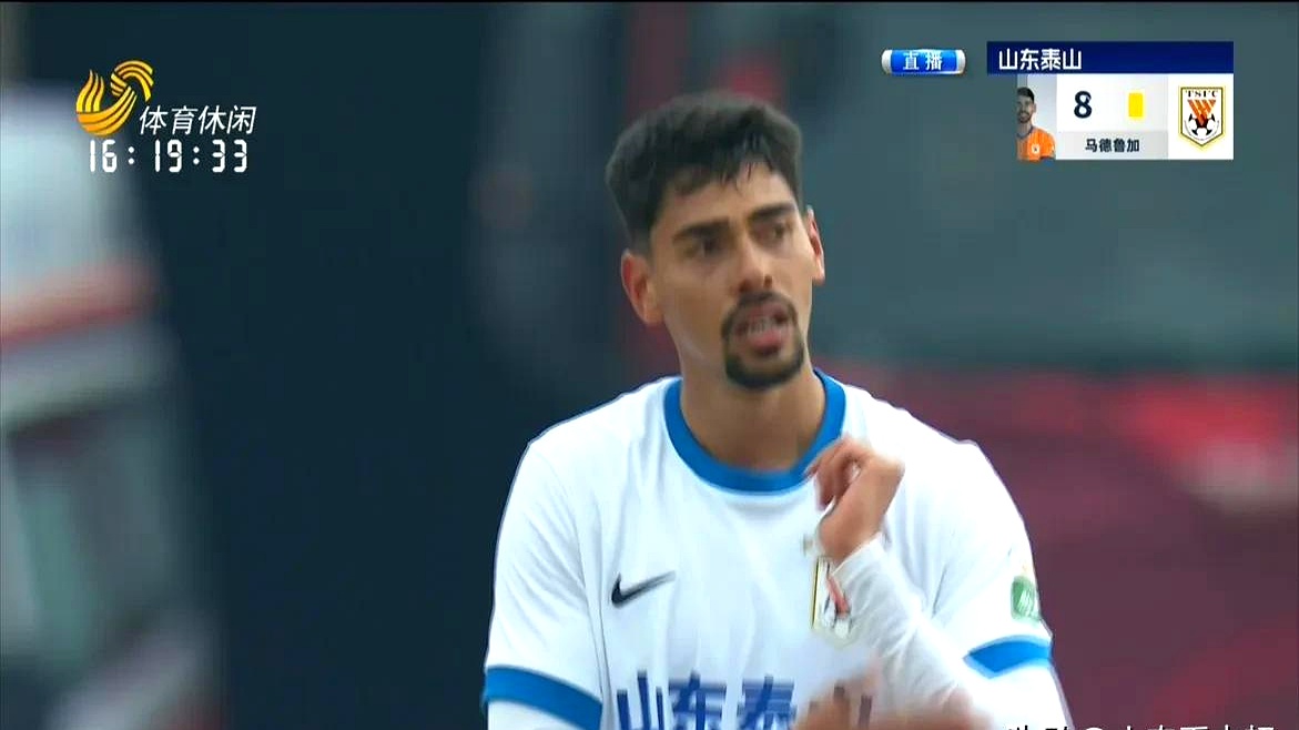 一位年轻球员在比赛中突破自我，获得表现机会