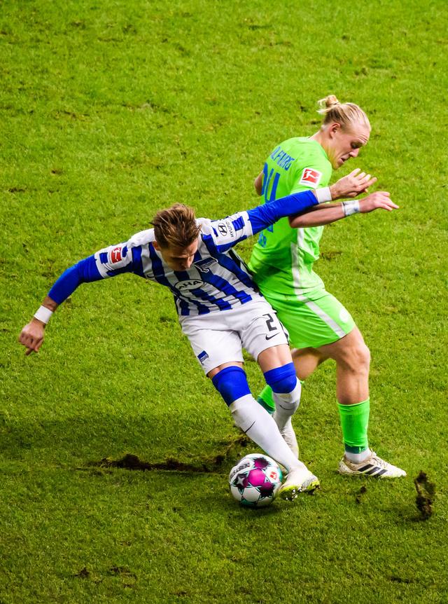 关于柏林赫塔战平汉堡，双方难分高下的信息