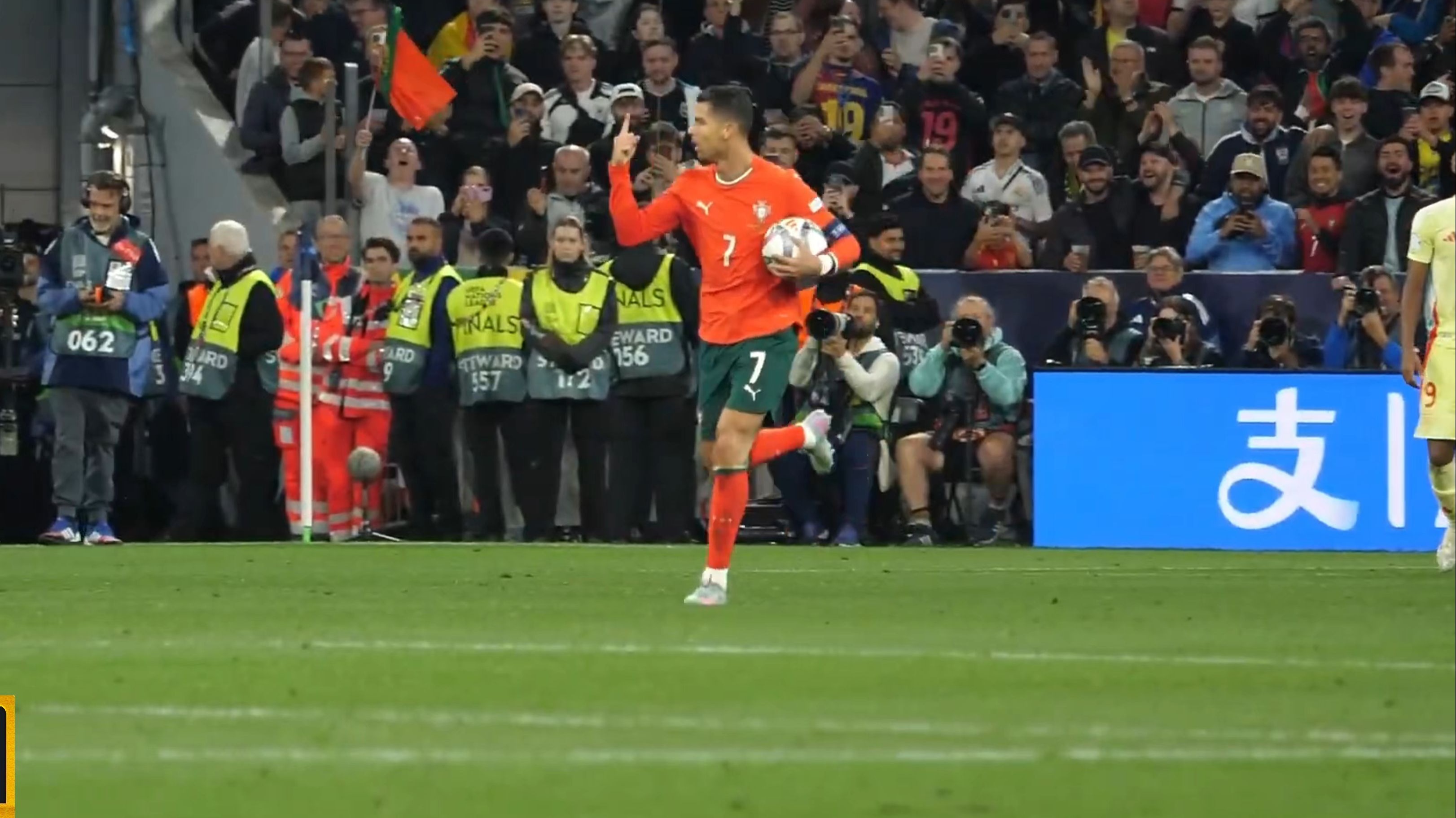 欧洲国家足球赛火爆开赛，球队迎来挑战机会的简单介绍