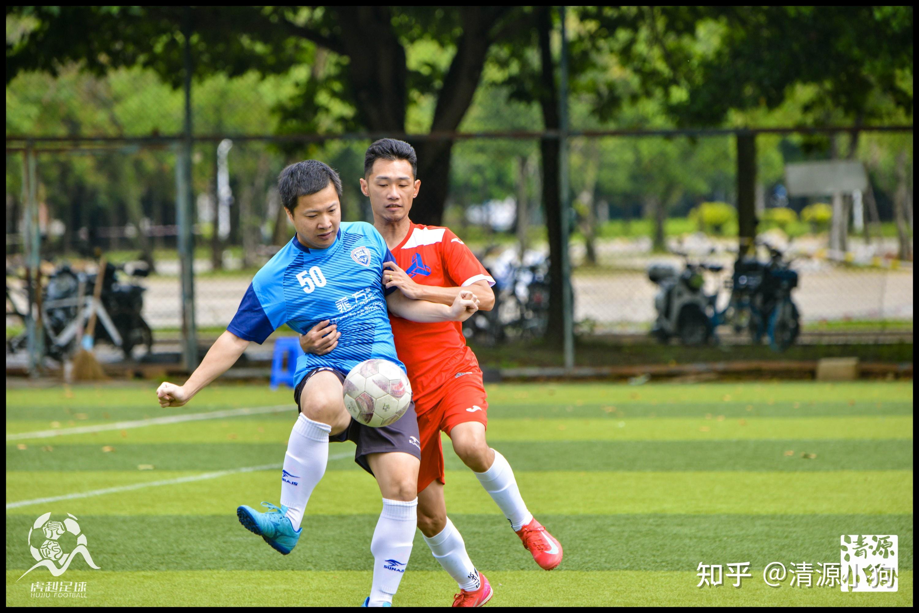 包含足球联赛实力对抗：强队竞争猛烈战况异常刺激的词条