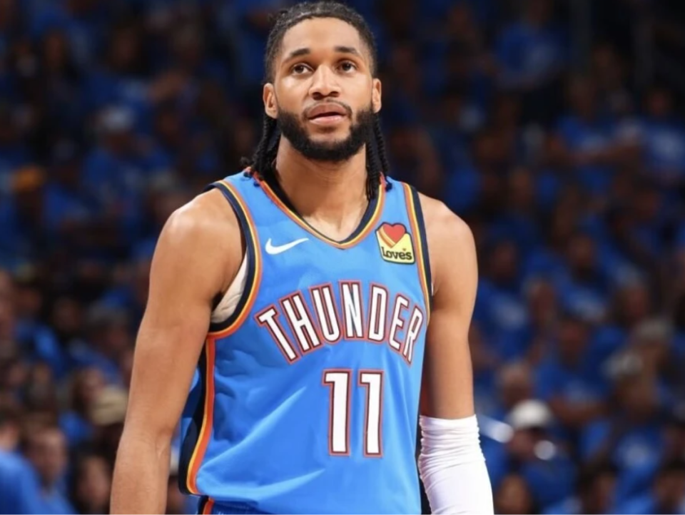 包含森林狼球员深夜前往球场训练，决心准备好下一场比赛的词条