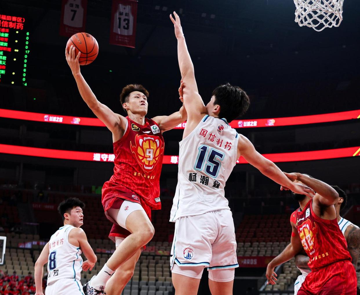 球队凭借实力击败对手,晋级下一轮比赛 球队凭借实力击败对手,晋级下一轮比赛