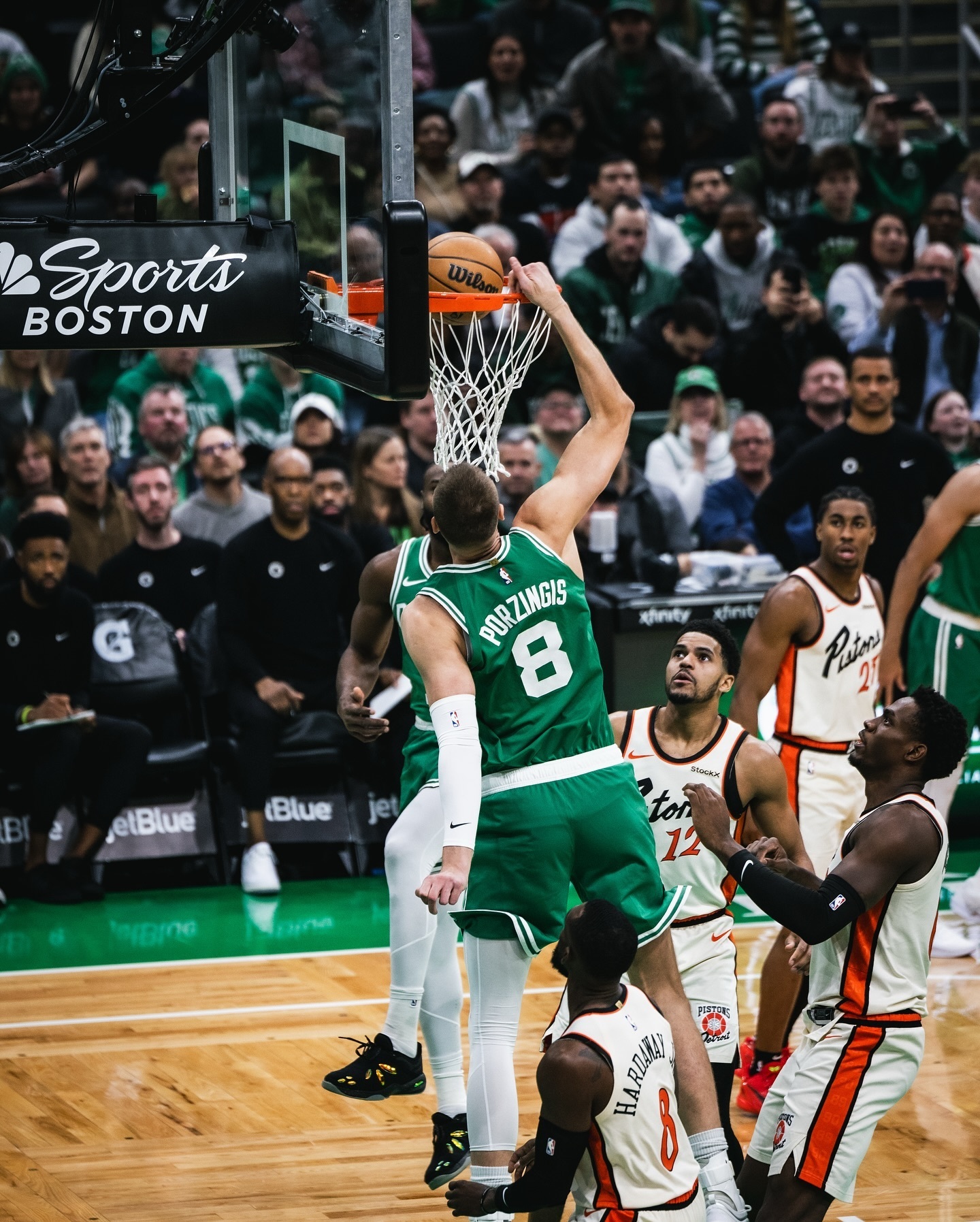 凯尔特人主场大胜篮网